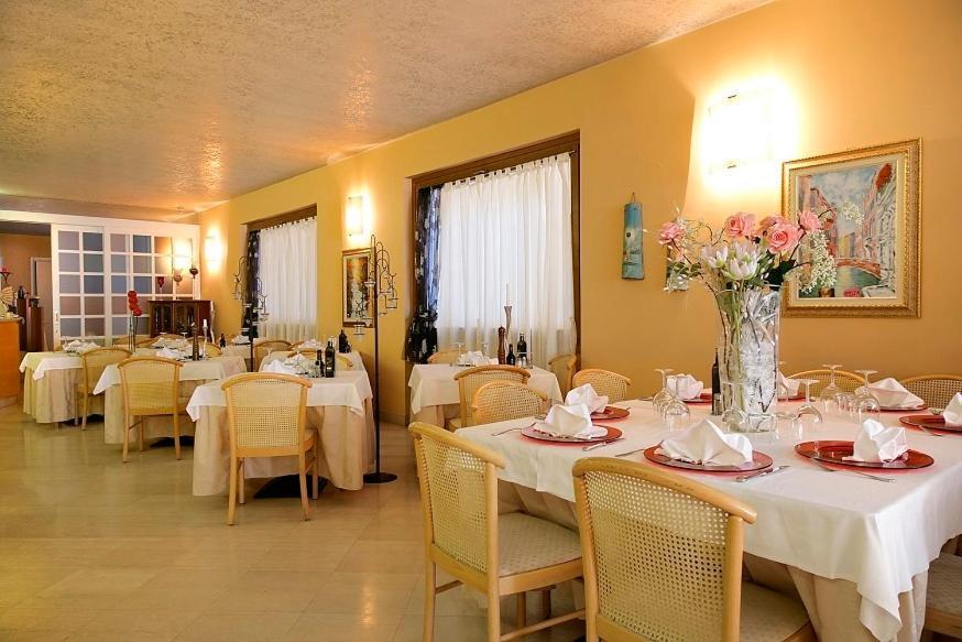 גארדה Hotel Ristorante Miralago מראה חיצוני תמונה